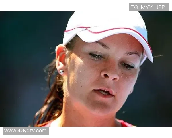 拉德万斯卡与阿扎伦卡激战正酣意外断拍引发赛场热议