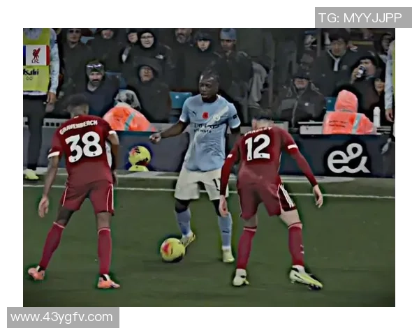 A·奥纳纳:多库是最强边锋之一,期望他发挥出在曼城的状况